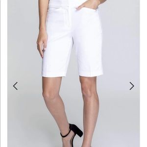 Tail Classic Activewear Golf Shorts. Size 16. White